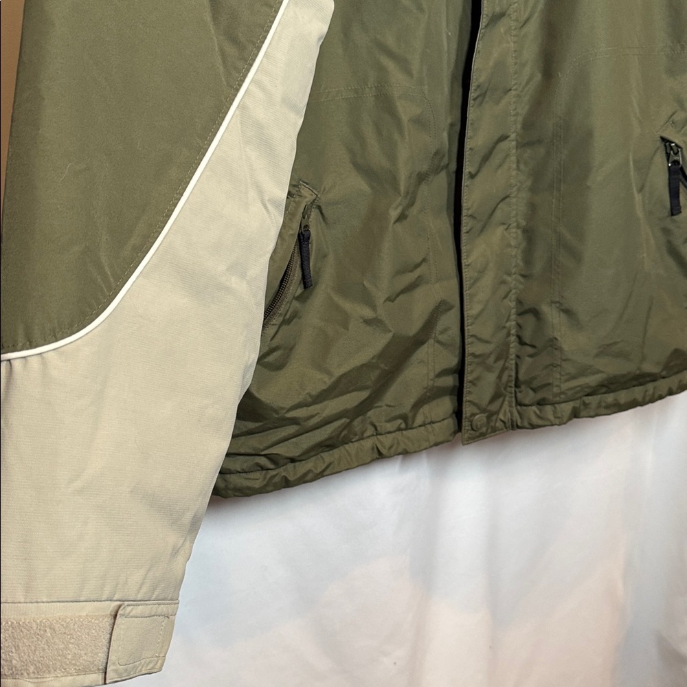 Columbia Cross Terra Interchange Jacket in green and beige - Picture 5 of 12